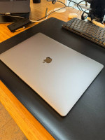 Macbook Pro 16-inch, 2019 i7 16GB RAM 2.6 GHz 6-Core Intel