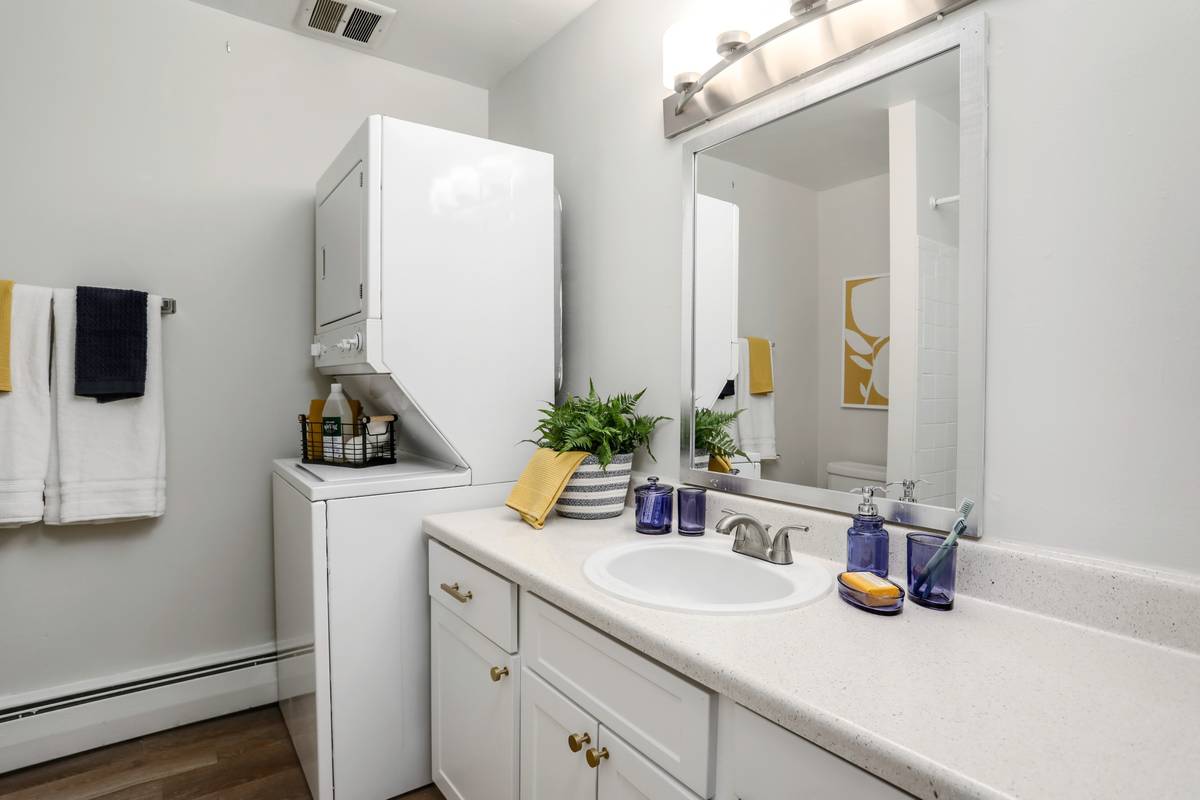1BD 1BA, Situated in Farmington Hills!, Indoor Heated Pool