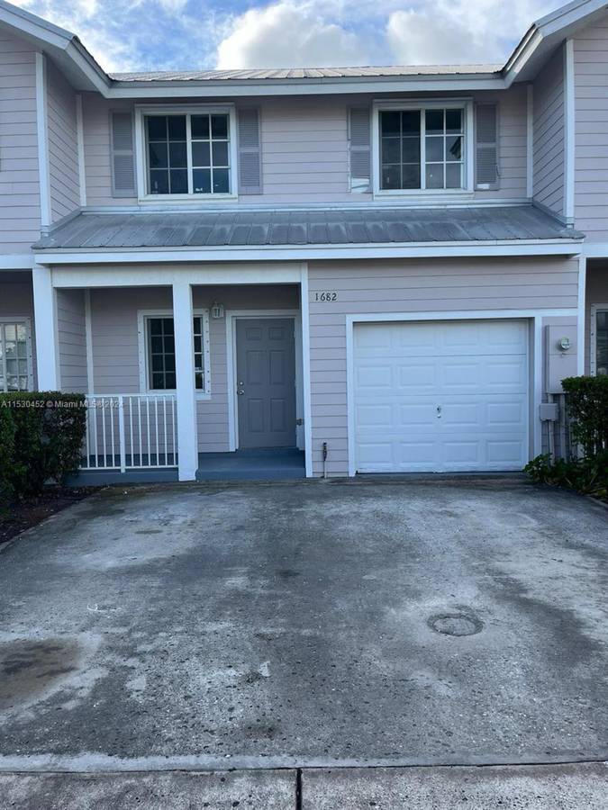 Townhouse for rent 3/3