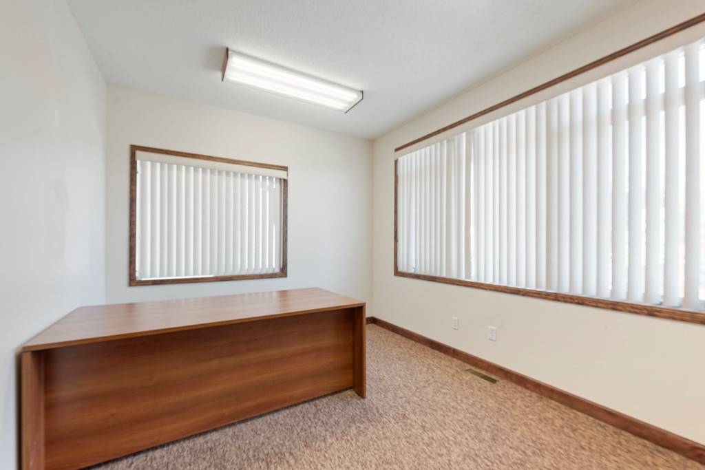 Office and reception area Lakeville $850 month reception w/offices