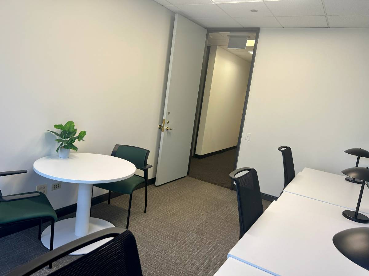 >>Office for 3 available NOW- Call us for a tour<<