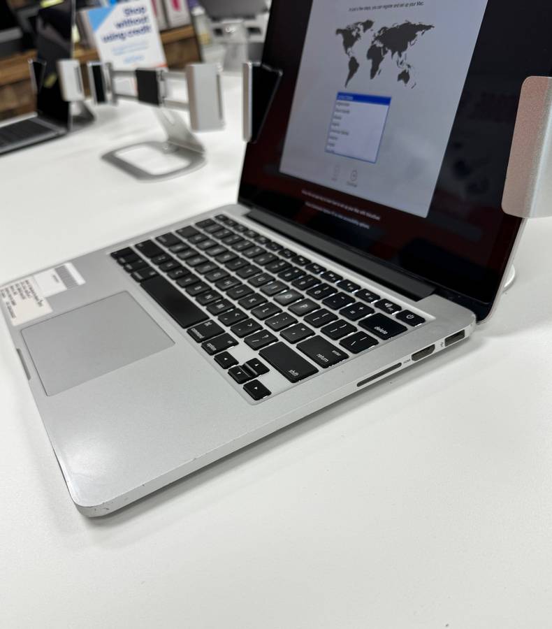 Macbook Pro Retina 13 inch**3Ghz Intel Core i7**500GB SSD**8GB RAM