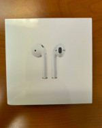 Apple AirPods with wireless charging case