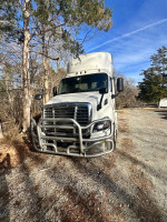 2018 Freightliner 113 Day Cab for sale, clean with automated transmission and Detroit DD13 engine, ready for use.