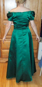 Timeless Emerald Green Gown Size 12