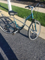 Women's Fuji Hybrid 21speed Bike with Aluminum Frame