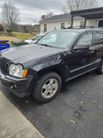 2007 Jeep Grand Cherokee in black with leather seats and sunroof, located in Christiansburg