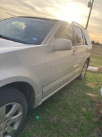 2007 Cadillac SRX with moon roof and rear entertainment system for sale, minor repairs needed.