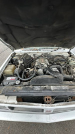 Engine view of a 1993 Oldsmobile Bravada with 165,500 miles, showcasing its V6 motor.