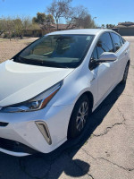 2019 Toyota Prius XLE FWD parked showing exterior features in excellent condition