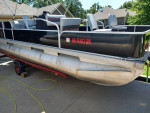 1996 PONTOON BOAT 20 FT FISH AND CRUISE