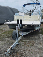1985 18' Pontoon Boat. Aluminum Deck