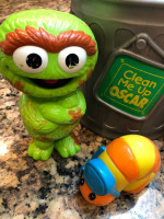 Clean Me Up Oscar The Grouch Sesame Street! Bath time FUN!!